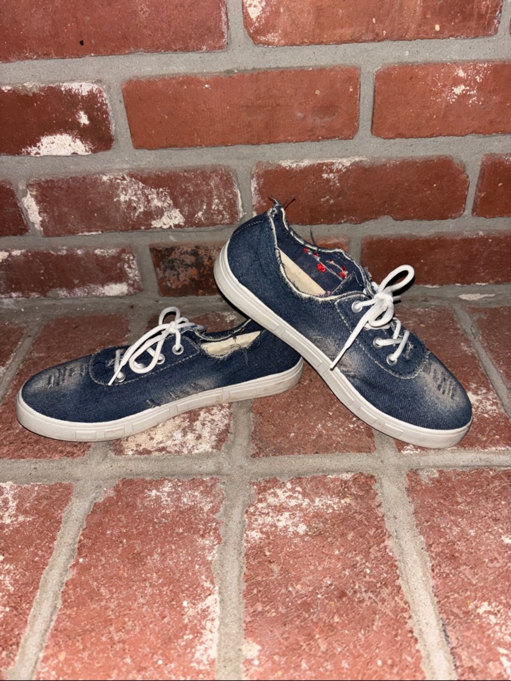 Rafaella Distressed Style Blue Denim Floral Women’s Shoes Size 7 - Picture 6 of 6